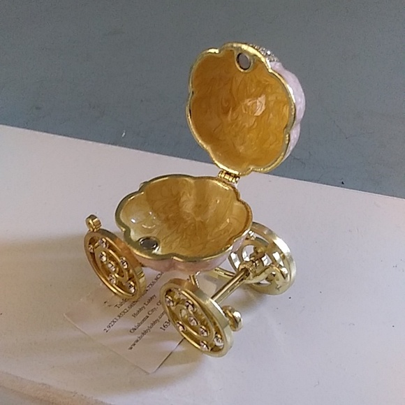 COPY - Bejeweled Cinderella Pumpkin Carriage Mini Hinged Trinket Pill Box 3" Hi… - Picture 4 of 5